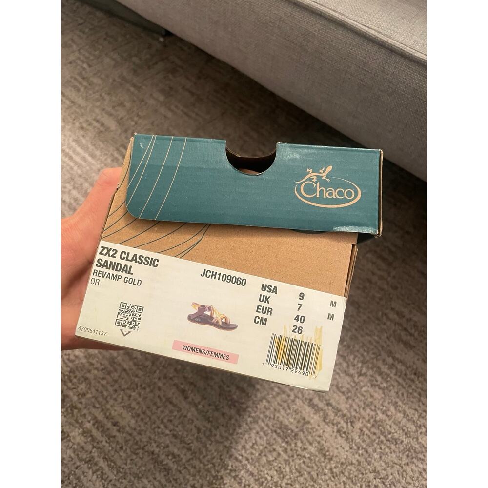 NIB Chaco Size 9 - Picture 2 of 2